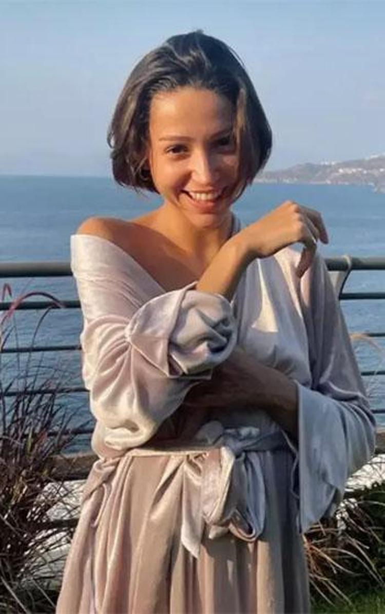 Zeynep Bastık önce İstanbulu terk edip İzmire yerleşti Şimdi de ticarete atılıyor