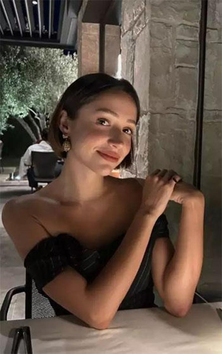 Zeynep Bastık önce İstanbulu terk edip İzmire yerleşti Şimdi de ticarete atılıyor