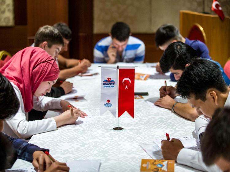 Türkiye Diyanet Vakfı burs başvuru tarihi ne zaman bitiyor TDV burs başvurusu nasıl yapılır