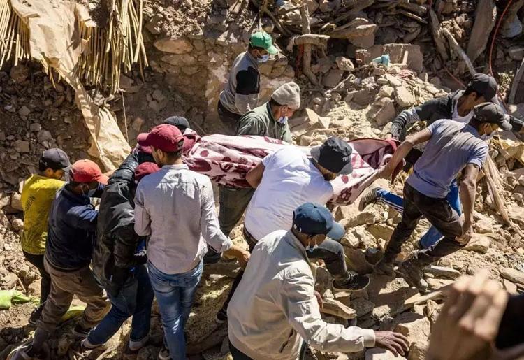 Fasta deprem felaketi Sarsıntıda köyün yarısı öldü diğer yarısı ise kayıp...