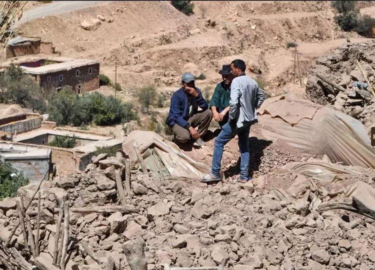 Fasta deprem felaketi Sarsıntıda köyün yarısı öldü diğer yarısı ise kayıp...