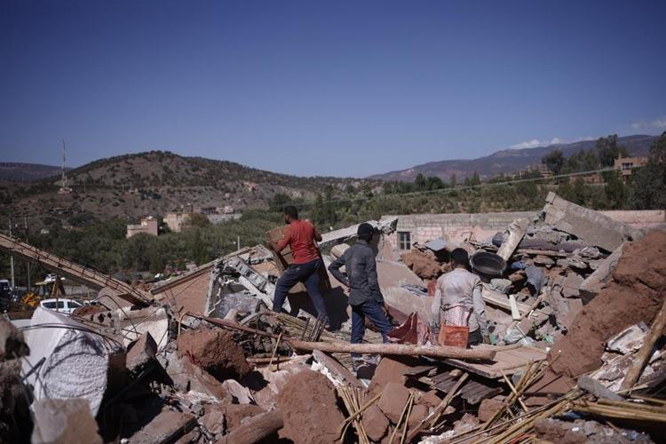 Fasta deprem felaketi Sarsıntıda köyün yarısı öldü diğer yarısı ise kayıp...