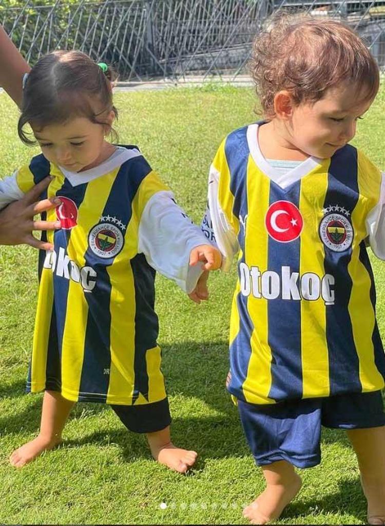 Seray Severden ikiz kızlarıyla yeni poz