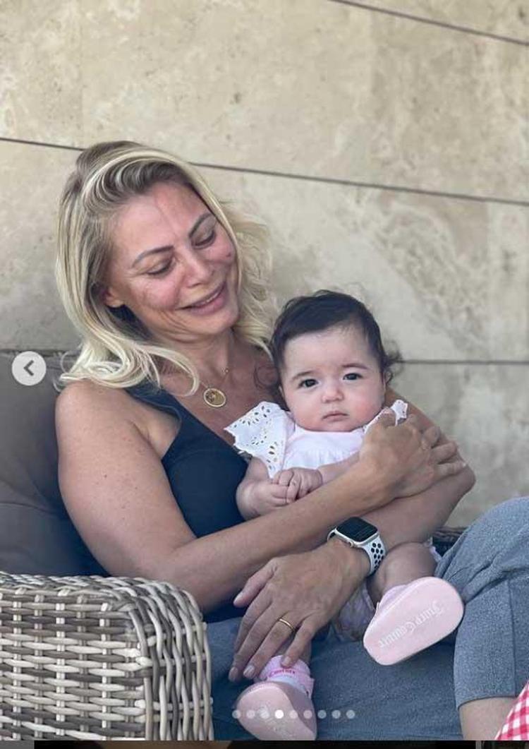 Seray Severden ikiz kızlarıyla yeni poz