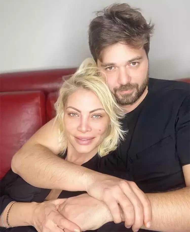 Seray Severden ikiz kızlarıyla yeni poz