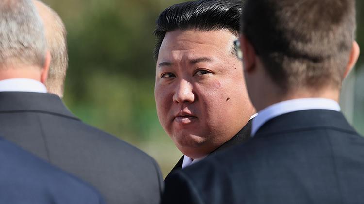 Putin ile Kim Jong Un dünyaya ilan etti: Anlaşma sağlandı