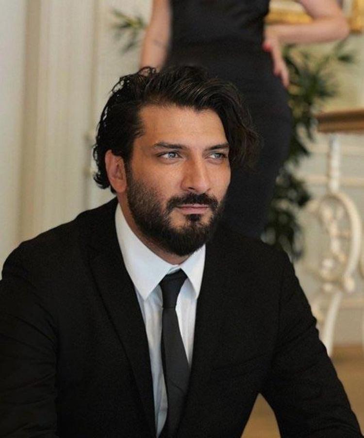 Defne Samyeli ‘Çağrı Telkıvıran’ sorularından kaçmak istedi 2 saat restoranda bekledi
