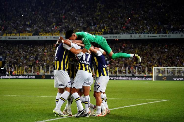Herkes orta saha beklerken sol kanat geliyor İsmail Kartal talimatı verdi