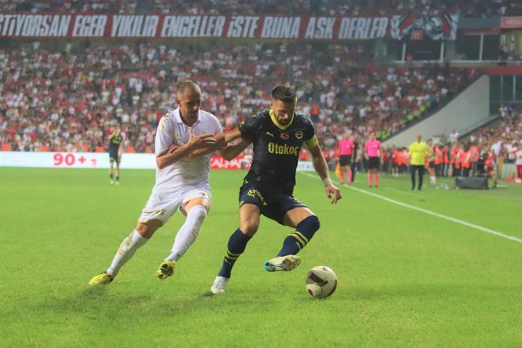 Transfer olmasa da olur İsmail Kartal gerek yok dedi yıldız isim ocak ayına kaldı