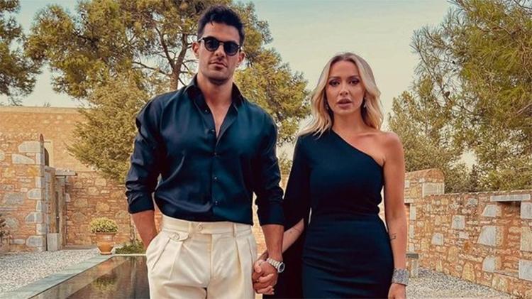Hadise’nin iddialı pozlarında dikkat çeken detay Sence olmuş mu”