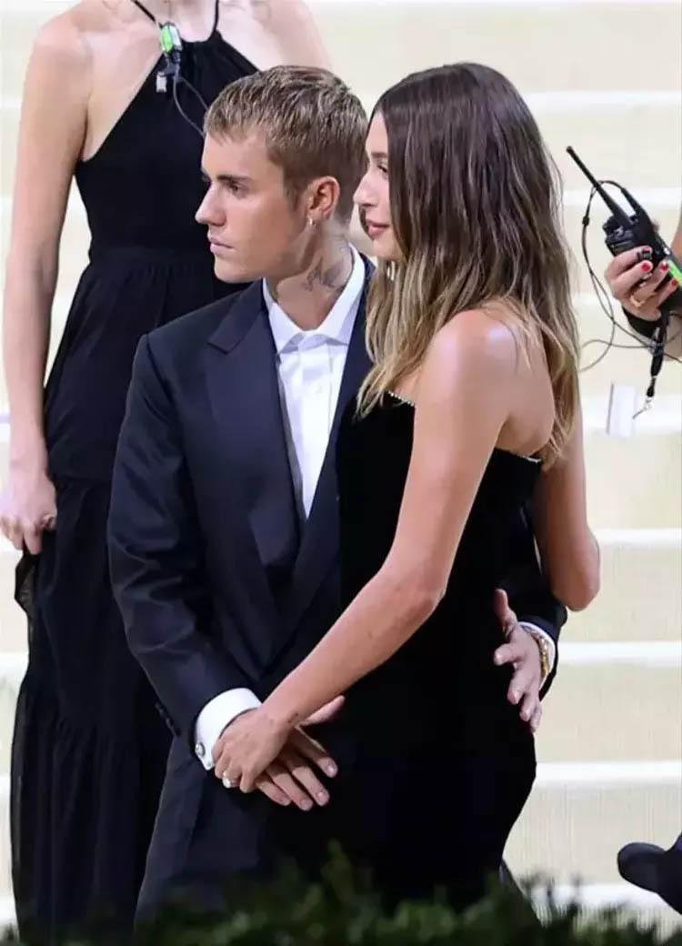 Justin Bieber evlilik yıl dönümünü romantik sözlerle kutladı “En değerli olana, sevgilime”