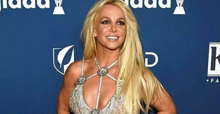 Britney Spears sabıkalı genç adamla ilişki yaşıyor Tuvaletleri temizleyip, çöpü dökmesi için işe almıştı