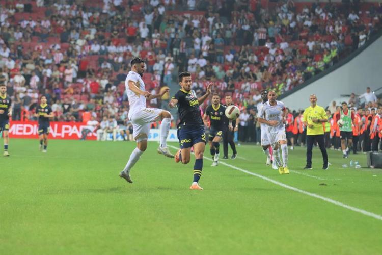 Ferdi Kadıoğlu sonrası Bartuğ Elmaz şoku Orta saha transferi olmadı, rotasyon tıkandı
