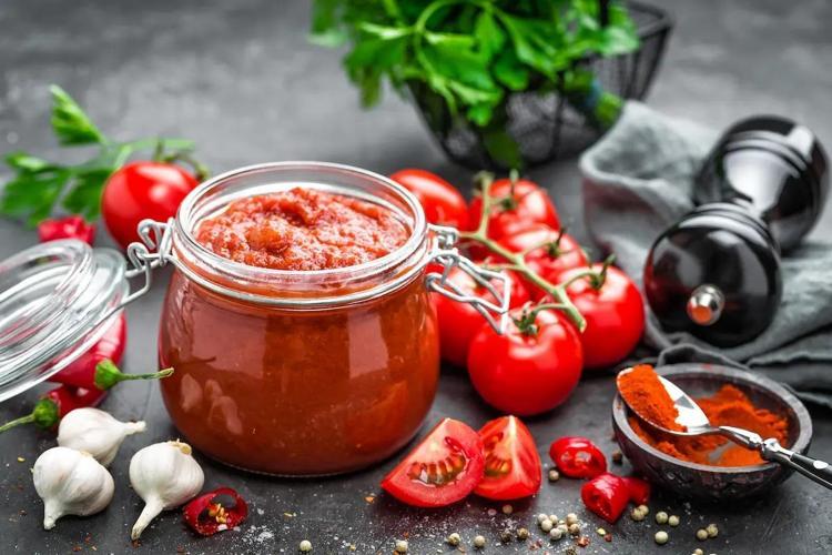 Kış boyunca sossuz kalmayın Pizza, makarna, menemen... Kışlık domates sosu tarifi ağız sulandırıyor