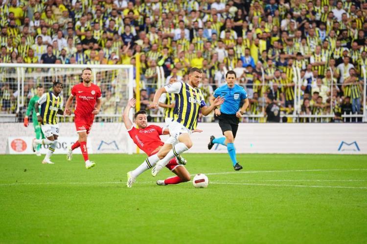Ryan Kente taktı, oynatmıyor Cengiz Ünder depremi, Becao’yu perişan etti