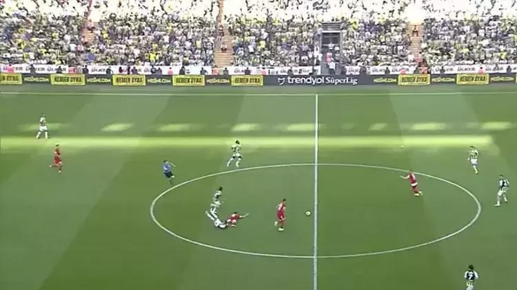 Halil Umut Meler Fenerbahçeye gol attı Resmen Superman gibiydi