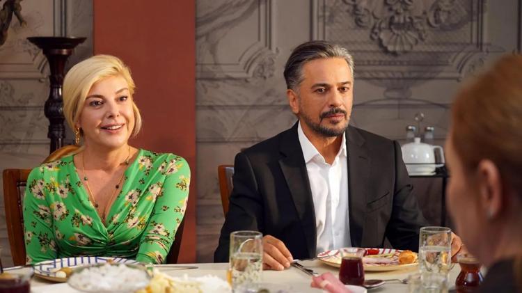 İfakatle öpüştü, sevgilisi O çıktı Yalı Çapkınında evlatlık Orhanın sırrı ortaya çıktı