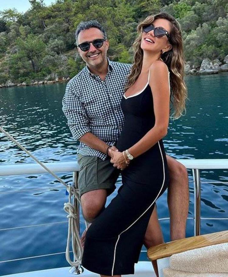 Arda Türkmen’den evlilik yıldönümü paylaşımı İki yıl önce bugün