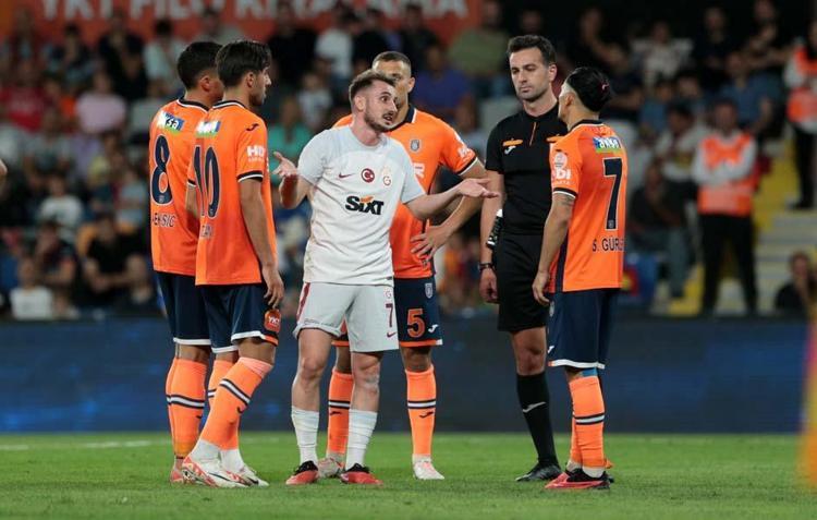 Başakşehir galibiyetinin ardından Galatasarayın yıldızını uyardı Bir daha formayı zor görür