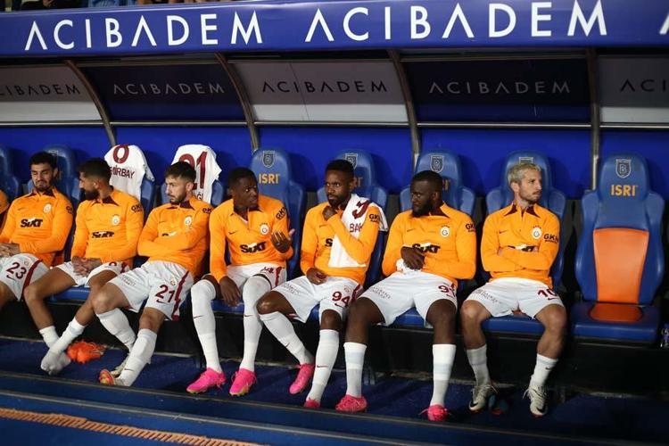Başakşehir galibiyetinin ardından Galatasarayın yıldızını uyardı Bir daha formayı zor görür