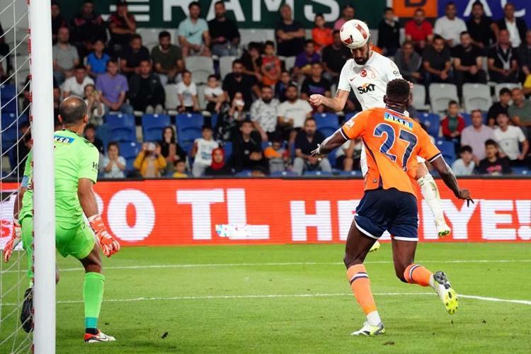 Başakşehir galibiyetinin ardından Galatasarayın yıldızını uyardı Bir daha formayı zor görür