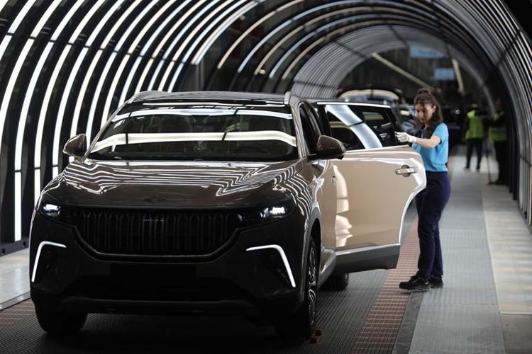 TÜRKİYENİN OTOMOBİLİ HER GEÇEN GÜN YOLLARDAKİ VARLIĞINI ARTIRIYOR