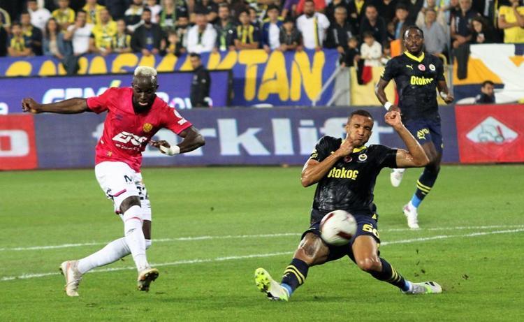 Ali Koç bu haberi sevmeyecek İsmail Yüksek radara girdi, 3 maçta izlemeye almışlar