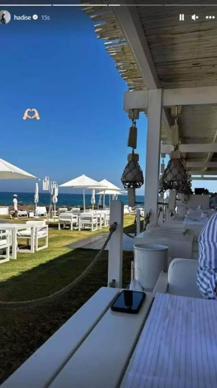 ÇİZGİLİ GÖMLEK DETAYI