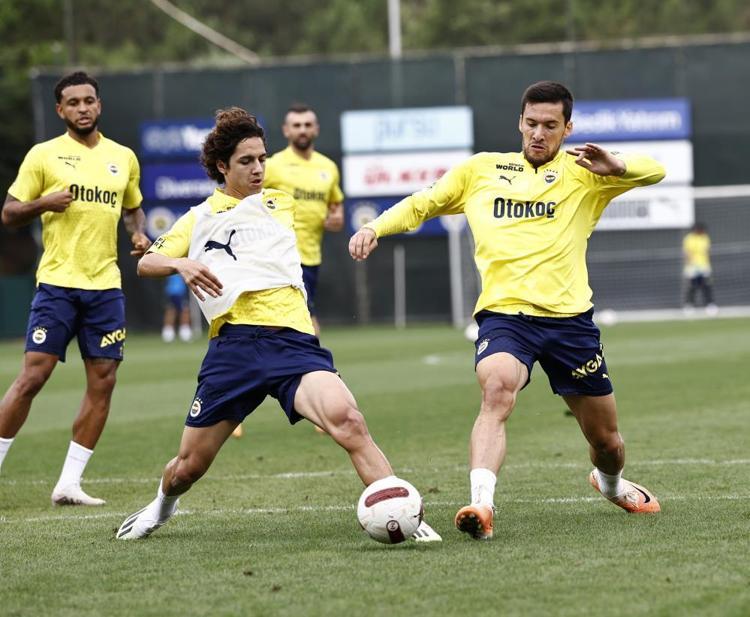 Fenerbahçe bu kez beceremedi Yeni Arda Güleri Ali Koçun elinden Erden Timur kaptı