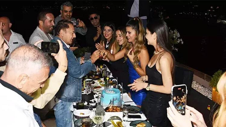Mehmet Ali Erbil 40 yaş küçük sevgilisiyle evleniyor İlk tepki İbrahim Tatlısesten geldi