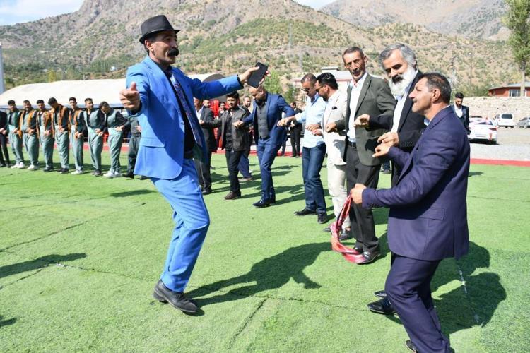 Fenomen Tıvorlu İsmail’in oğlu evlendi Düğünde geline 7 milyon liralık takı