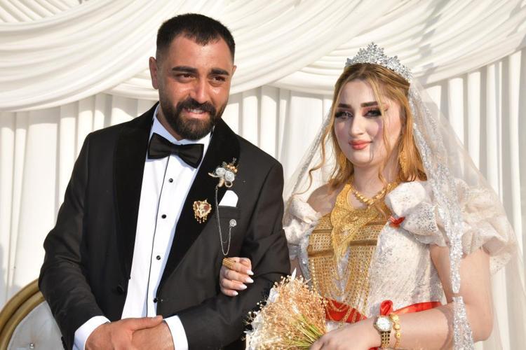 Fenomen Tıvorlu İsmail’in oğlu evlendi Düğünde geline 7 milyon liralık takı