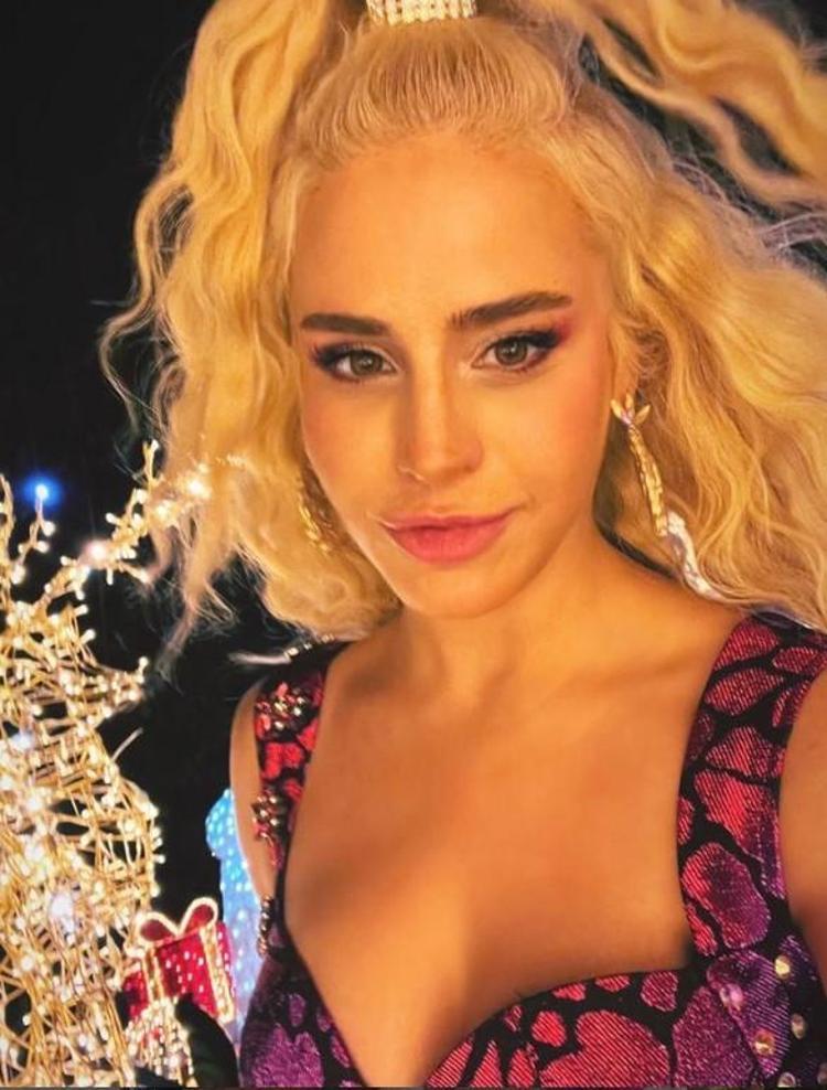 Büşra Pekin değişimi ile yok artık dedirtiyor Son haliyle ilgili konuştu