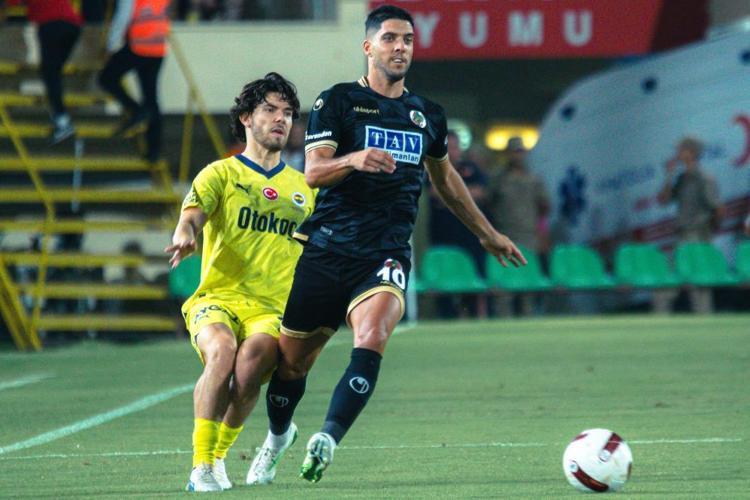 Fenerbahçeyi yıkan ayrılık Ali Koç sevgilisine Sen kimsin demişti, tarihi rekorla satılıyor