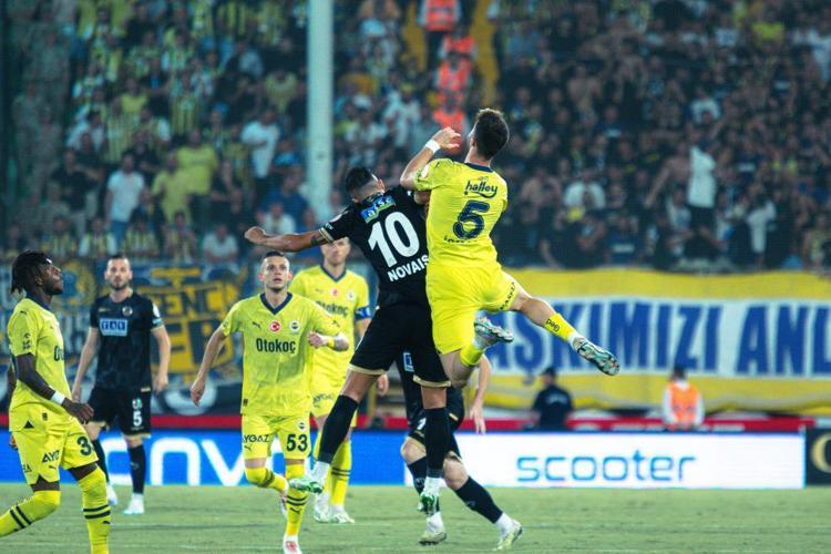 Fenerbahçeyi yıkan ayrılık Ali Koç sevgilisine Sen kimsin demişti, tarihi rekorla satılıyor
