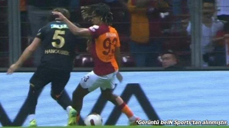 Galatasarayın ikinci golünde top çizgiyi geçti mi Eski hakem canlı yayında açıkladı