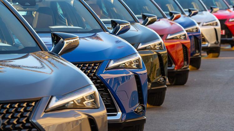 Araba fiyatlarında görüşmemiş rakamlar Bayiler hem indirim yapıyor hem de hediye veriyor