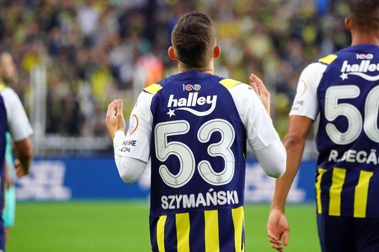 Tartışmalı pozisyonlar Fenerbahçe - Çaykur Rizespor maçına damga vurdu Karşılaşma için olay iddia: Hakemleri yanlış yönlendiriyor, o günden beri penaltı verilmiyor
