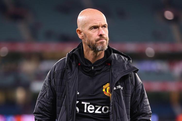TEN HAG BASKI ALTINDA