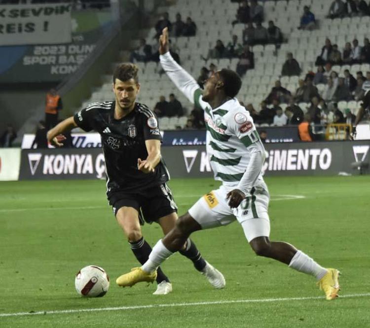 Konyaspor - Beşiktaş maçında inanılmaz hata Saniyeler içerisinde kırmızı kart gördü