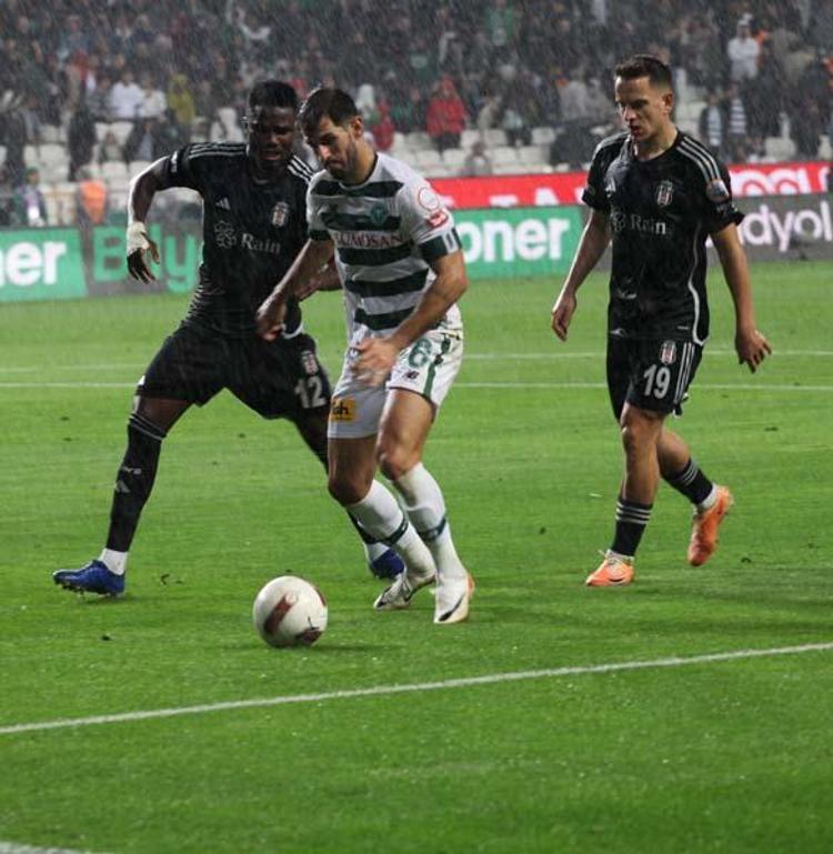 Konyaspor - Beşiktaş maçında inanılmaz hata Saniyeler içerisinde kırmızı kart gördü