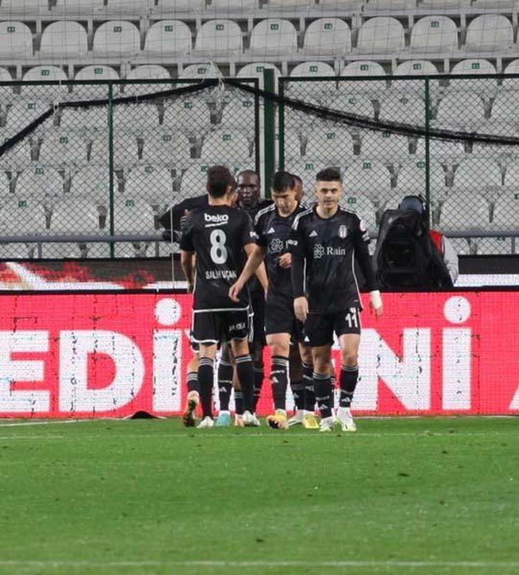 Konyaspor - Beşiktaş maçında inanılmaz hata Saniyeler içerisinde kırmızı kart gördü