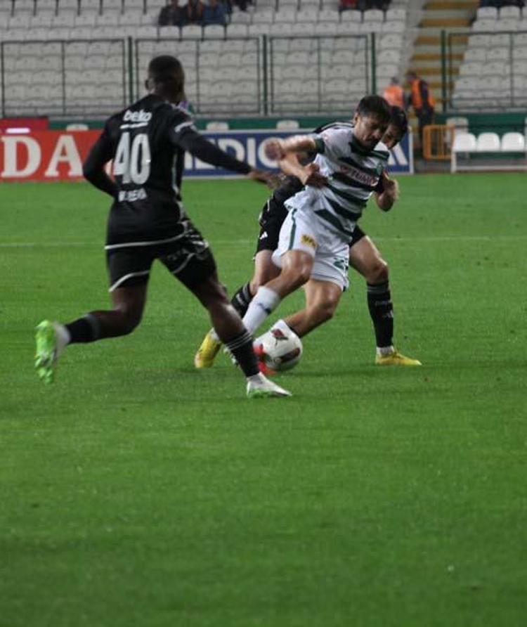 Konyaspor - Beşiktaş maçında inanılmaz hata Saniyeler içerisinde kırmızı kart gördü