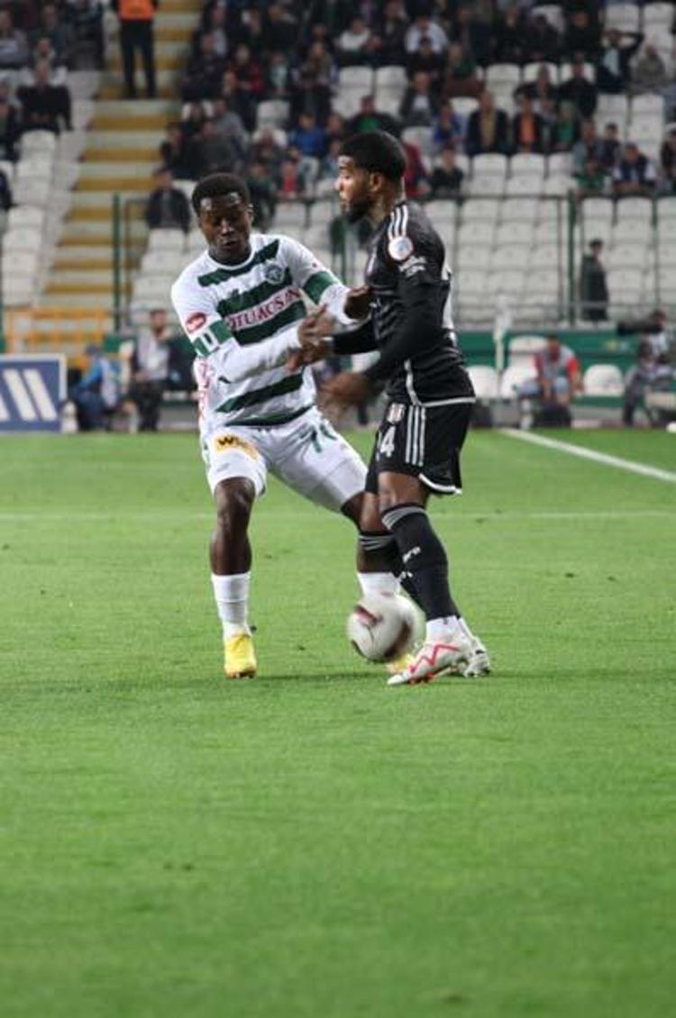 Konyaspor - Beşiktaş maçında inanılmaz hata Saniyeler içerisinde kırmızı kart gördü