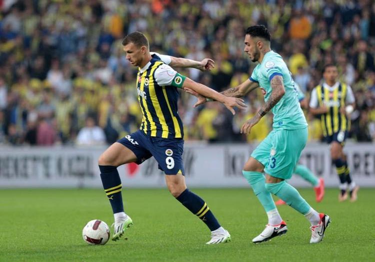 EDIN DZEKO YİNE SAHNEDE