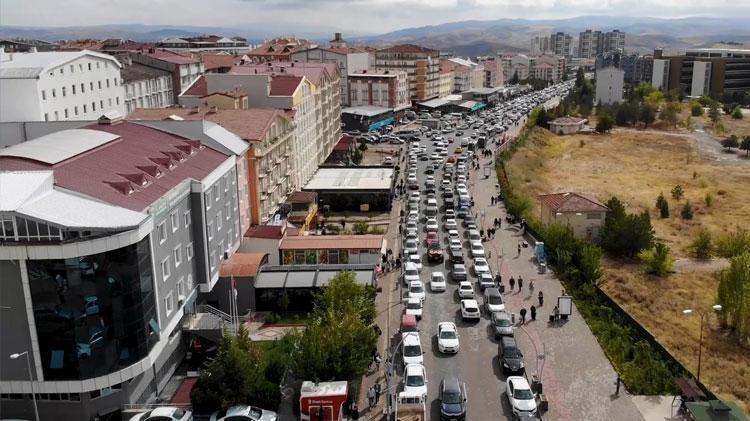İlçenin nüfusunda patlama yaşandı 30 binden 100 bine dayandı