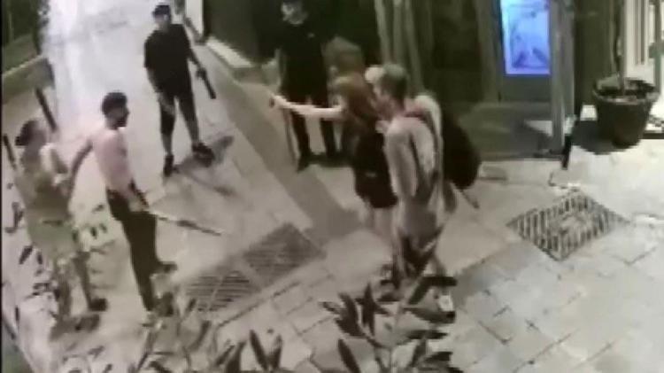 Taksim’de genç çifte çivili sopalı saldırı Öldüresiye dövdüler