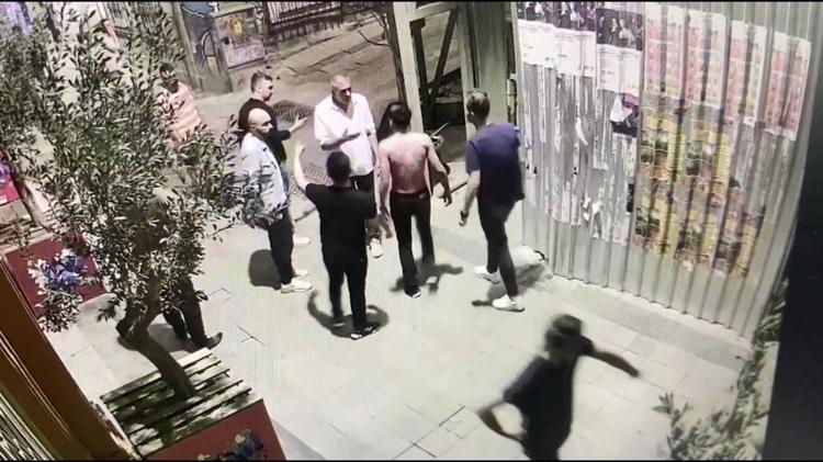 Taksim’de genç çifte çivili sopalı saldırı Öldüresiye dövdüler