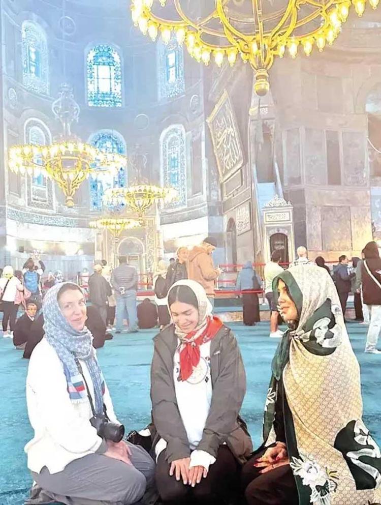 Wanda Nara kardeşiyle İstanbul turunda Paylaşım yorum yağmuruna tutuldu Aslan yengem