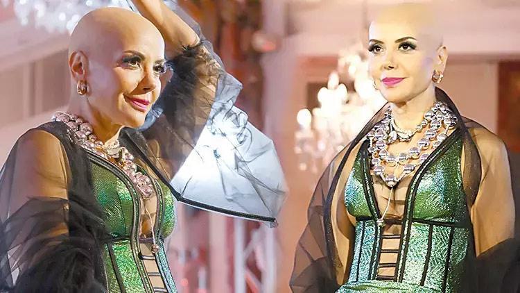 Tanyeli Milano’dan sonra Paris’te Kanser hastaları için yeniden podyuma çıktı